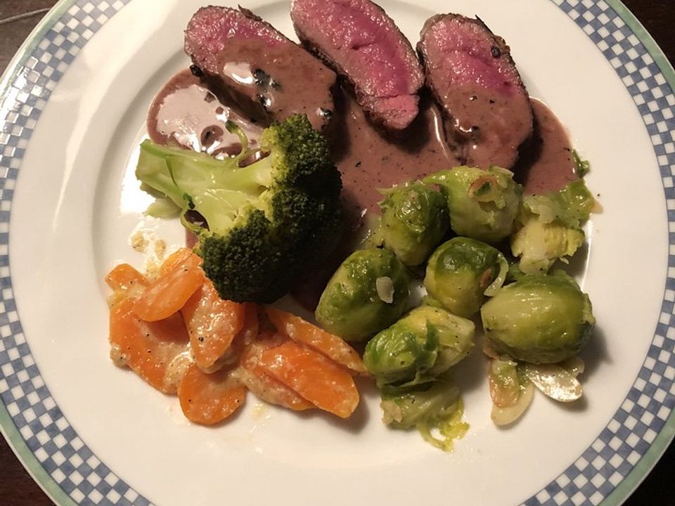 Rehrücken mit frischem Marktgemüse und Preiselbeersoße von dirk07| Chefkoch