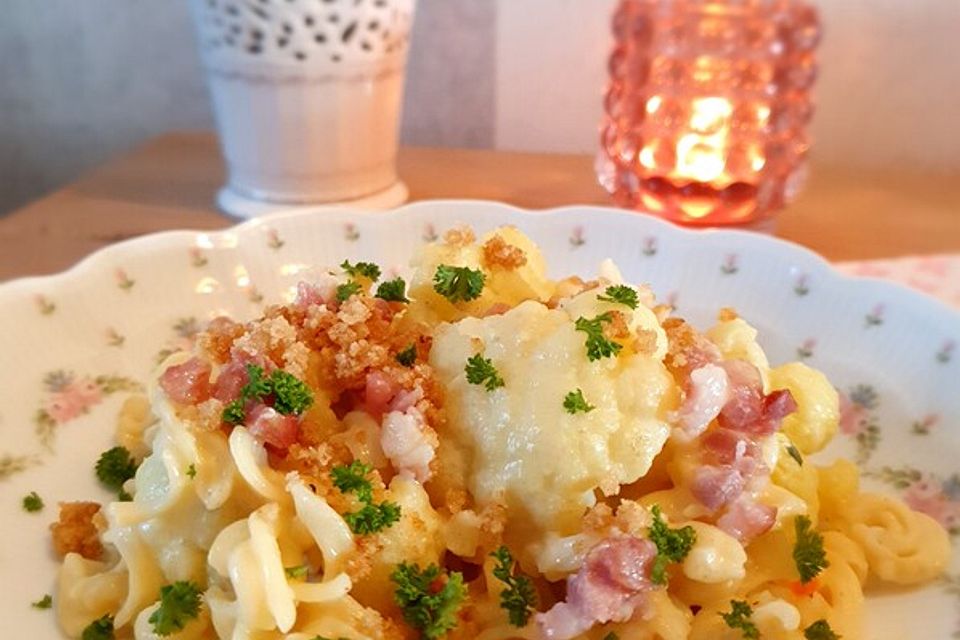 One Pot Blumenkohlpasta mit Schinkenbröseln