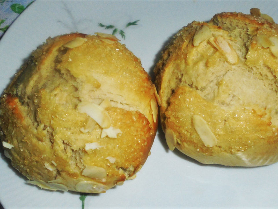 Süße Quarkbrötchen mit Mandelblättchen von momratz| Chefkoch