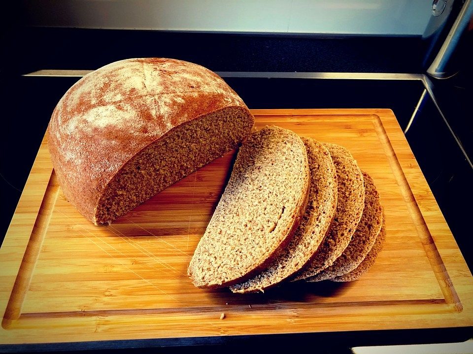 Dinkelbrot mit Vollkornmehl und Haferflocken