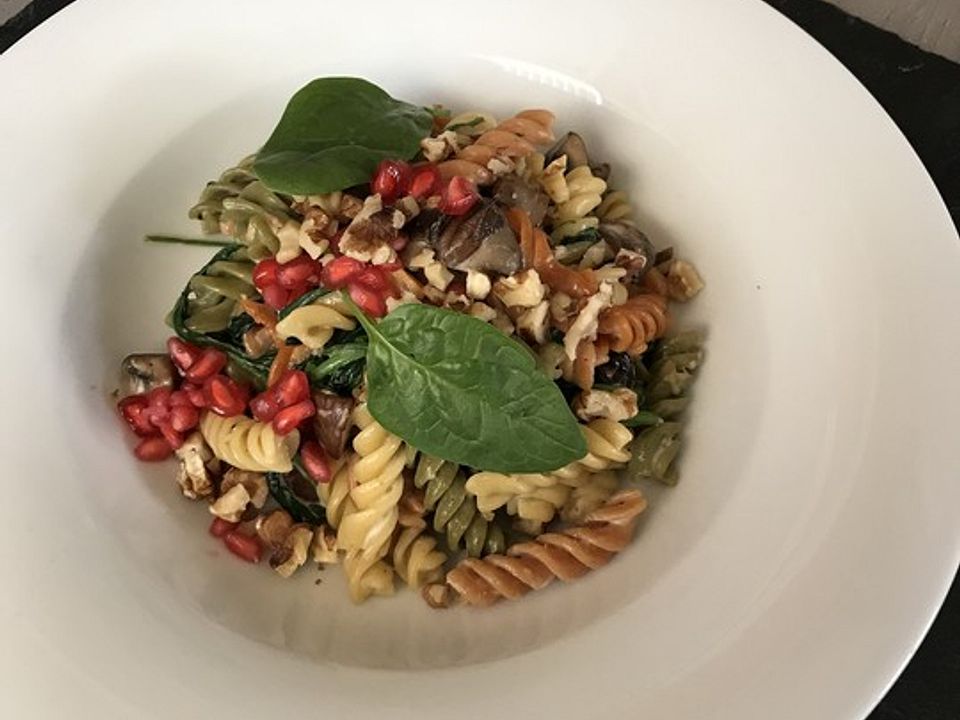 Bunte Pasta mit herbstlichem Gemüse mit Mascarponesauce ...