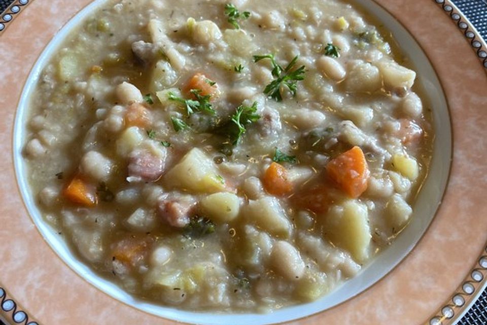 Weiße Bohnensuppe mit Rindfleisch