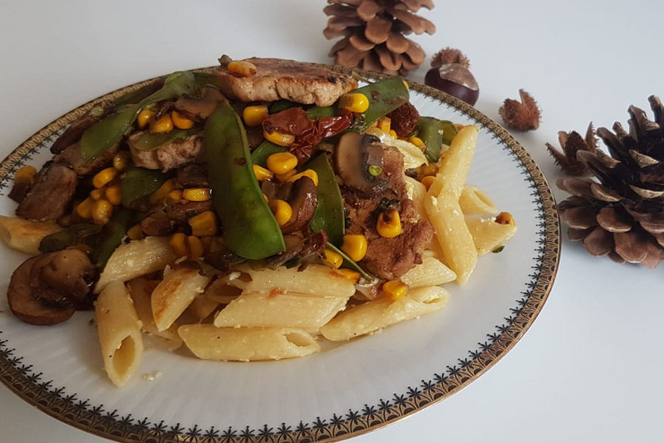 Gebratene Penne mit Zuckerschoten