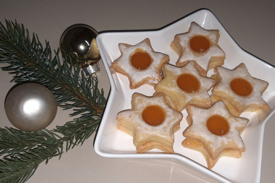 Fruchtige Weihnachtssternchen mit Amaretto