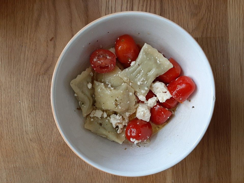 Maultaschen-Salat mit Tomaten und Schafskäse von Flower0611| Chefkoch