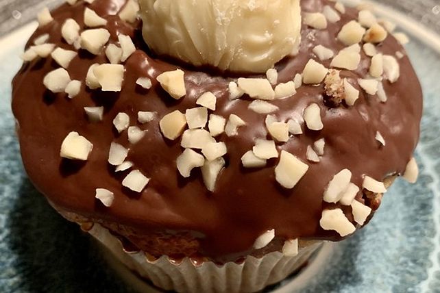 Eierlikör-Bananenmuffins mit Erdnussbutter-Pralinés von Gäbelchen1967 ... Eierlikör-Bananenmuffins mit Erdnussbutter-Pralinés von Gäbelchen1967 ...