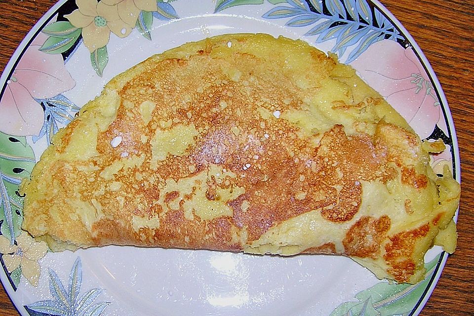 Palatschinken mit Marillenmarmelade