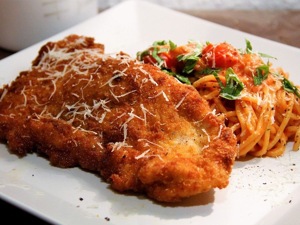 Piccata Milanese von der Pute mit selbstgemachten Tomaten-Spaghetti von ...