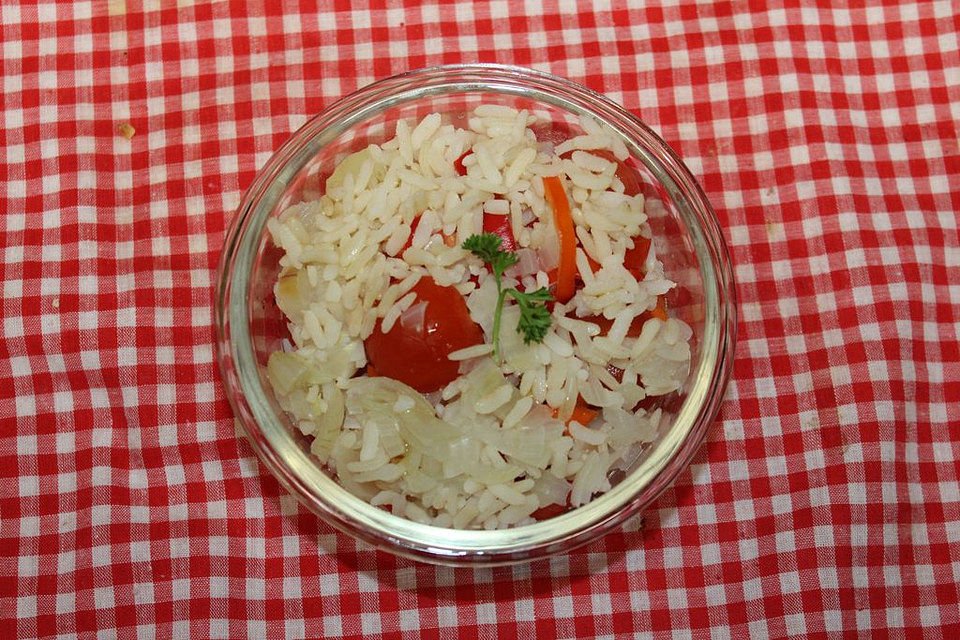 Reissalat mit Tomaten und Paprika