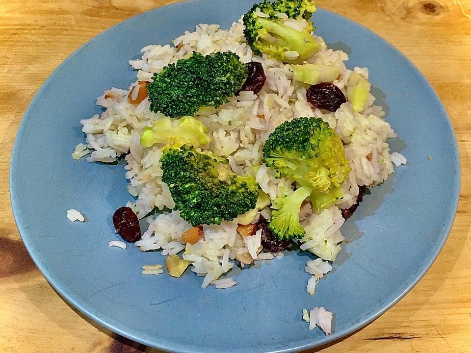 Brokkoli-Rosinen-Reis mit Nüssen von LechenCake| Chefkoch