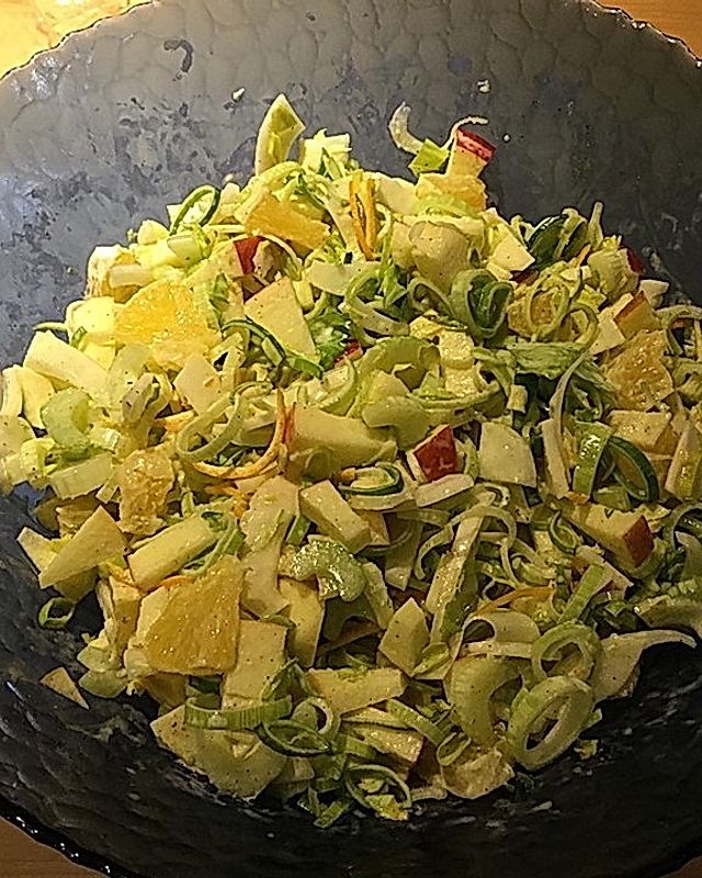 Fruchtiger Lauch-Fenchel-Sellerie-Salat mit Äpfeln und Orangen