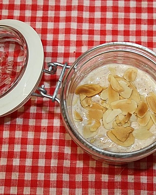 Mandelmus-Joghurt-Creme mit gerösteten Mandelblättchen