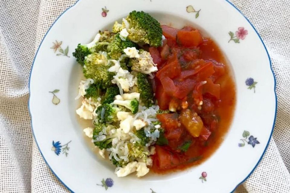 Pikanter Reisauflauf mit Tomatensoße