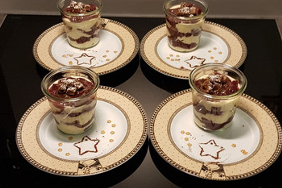 Schokoladen-Kirsch-Trifle mit Spekulatius-Eierlikörcreme