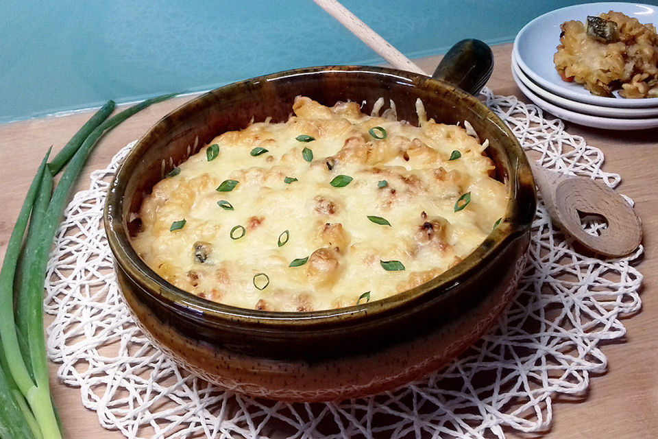 Nudelauflauf mit Hackfleisch, Zucchini und Paprika