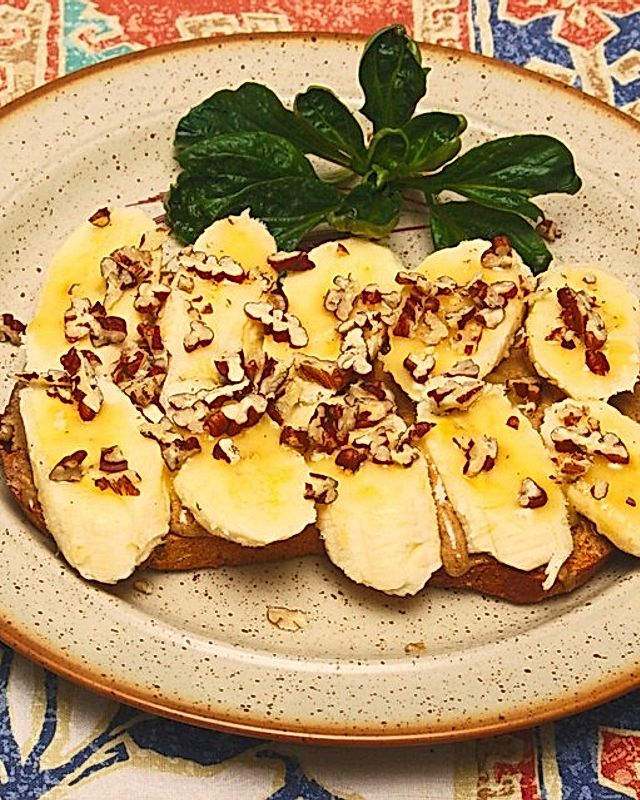 Bananenstulle mit Honig und Pekannüssen
