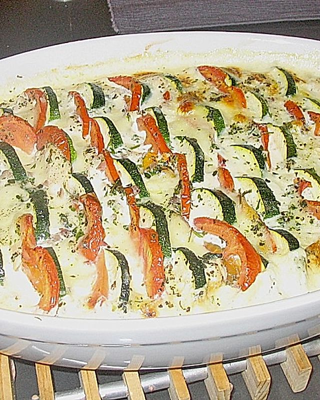 Schnitzelauflauf mit Tomate, Zucchini, Mozzarella