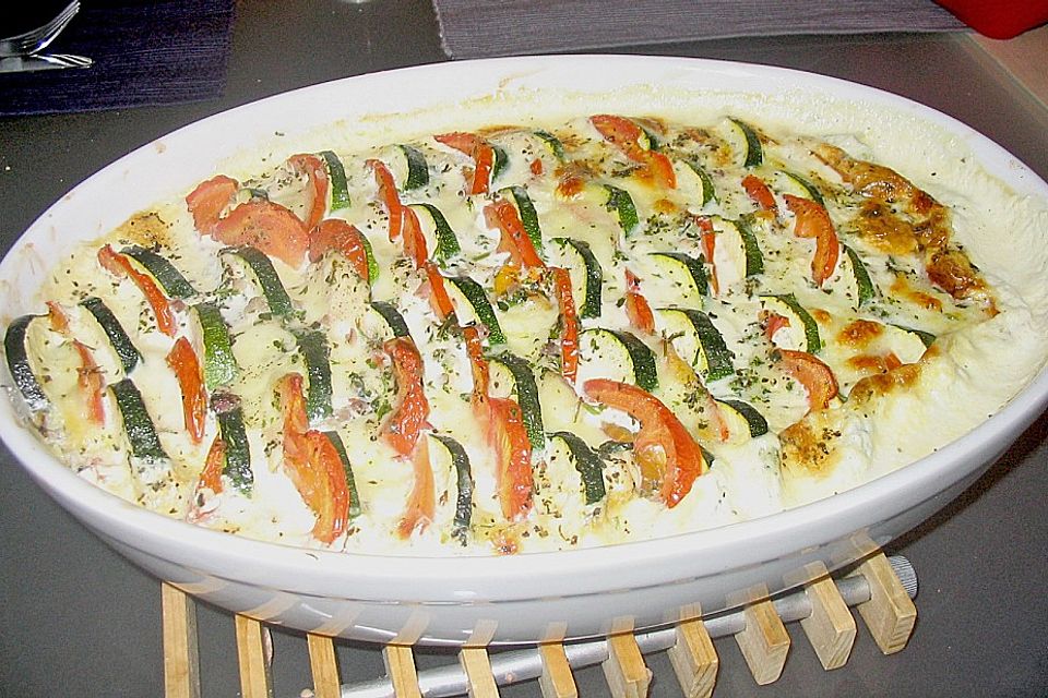 Schnitzelauflauf mit Tomate, Zucchini, Mozzarella