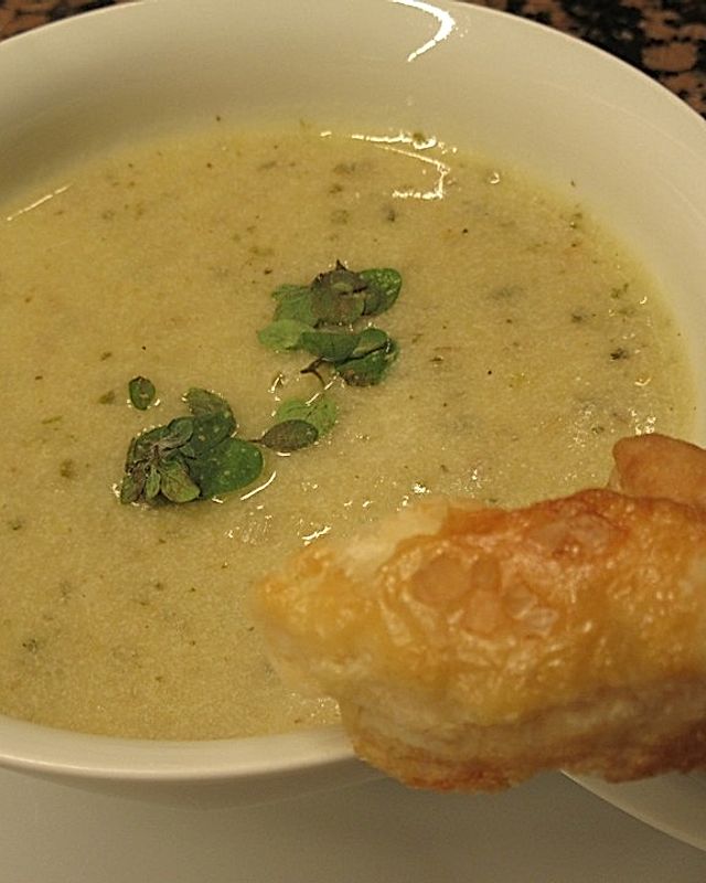 Kartoffel-Buttermilch-Suppe "Taun Hövt" mit geräuchertem Lachs