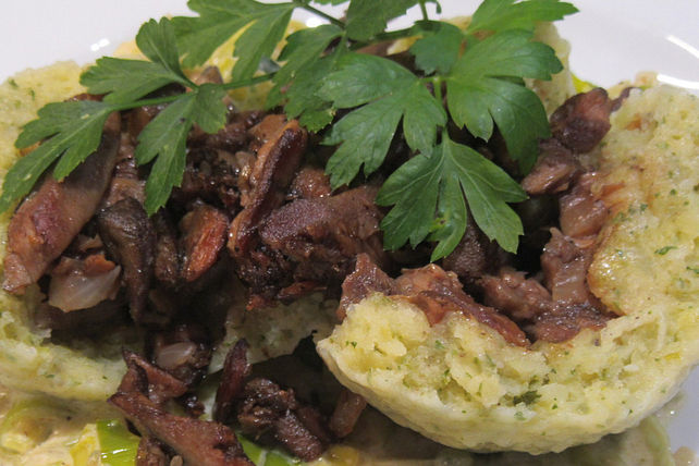 Gefüllte Petersilienknödel mit Pilzen von Barbabietola| Chefkoch