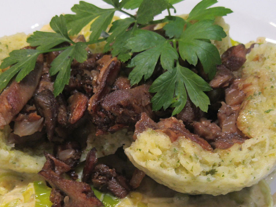 Gefüllte Petersilienknödel mit Pilzen von Barbabietola| Chefkoch