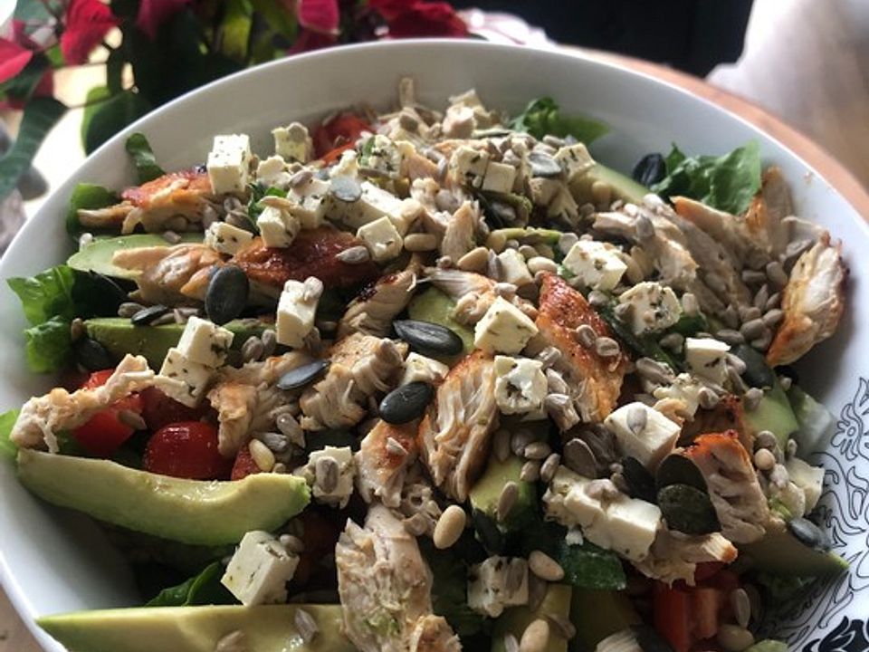 Grüner Salat mit Hähnchenbrust, Avocado und Feta von KlapperJane| Chefkoch