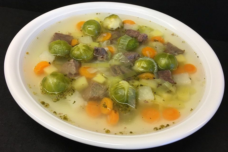 Rindfleisch-Rosenkohl-Suppe