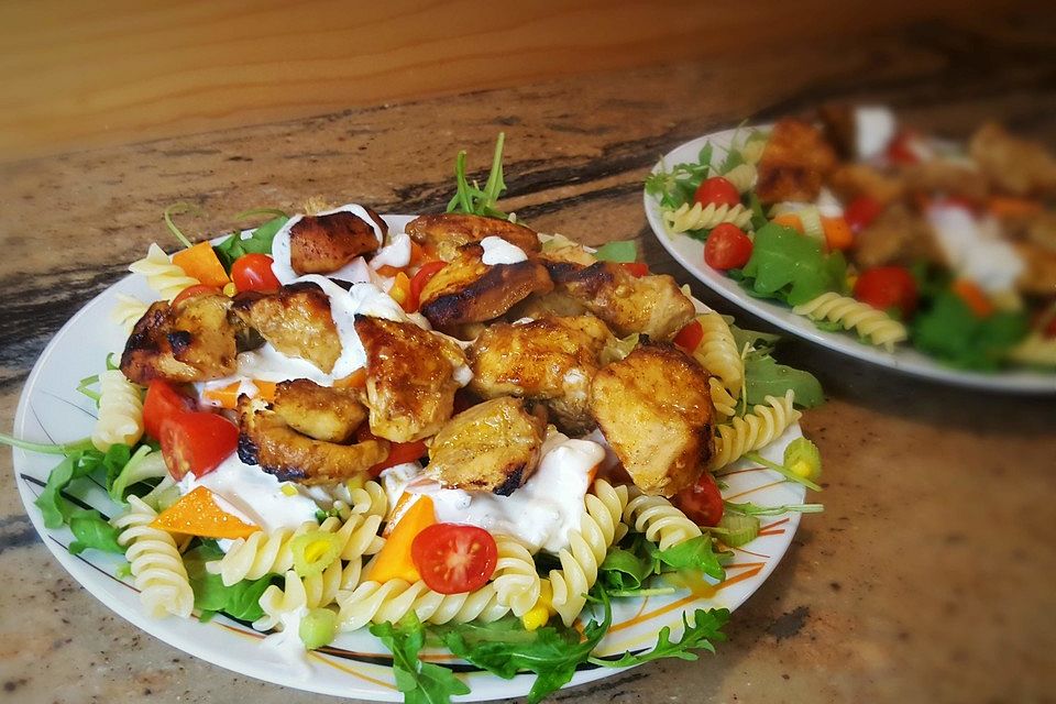 Hähnchenbrust im Spirelli-Salat-Bett