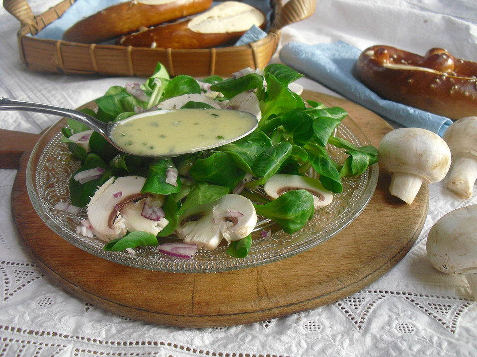 Feldsalat mit Champignons und Meerrettichdressing von Abacusteam| Chefkoch