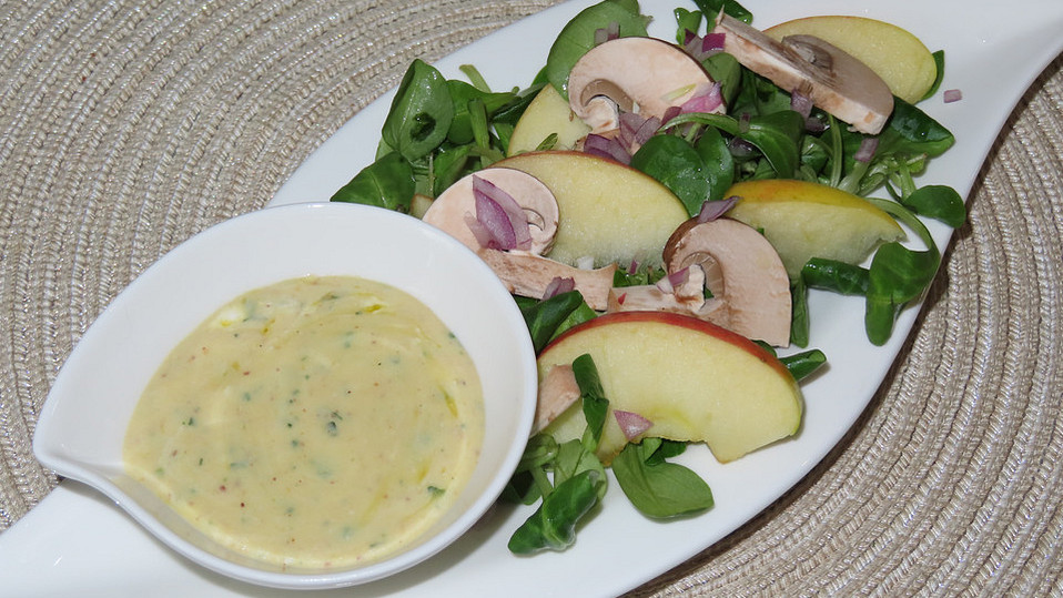 Feldsalat mit Champignons und Meerrettichdressing von Abacusteam Feldsalat mit Champignons und Meerrettichdressing von Abacusteam