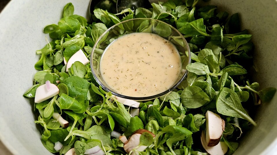 Feldsalat mit Champignons und Meerrettichdressing von Abacusteam Feldsalat mit Champignons und Meerrettichdressing von Abacusteam