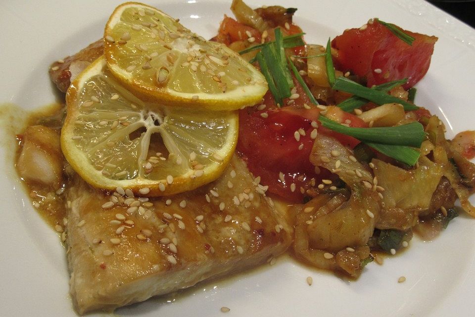 Zander mariniert, mit Fenchel-Tomaten-Gemüse