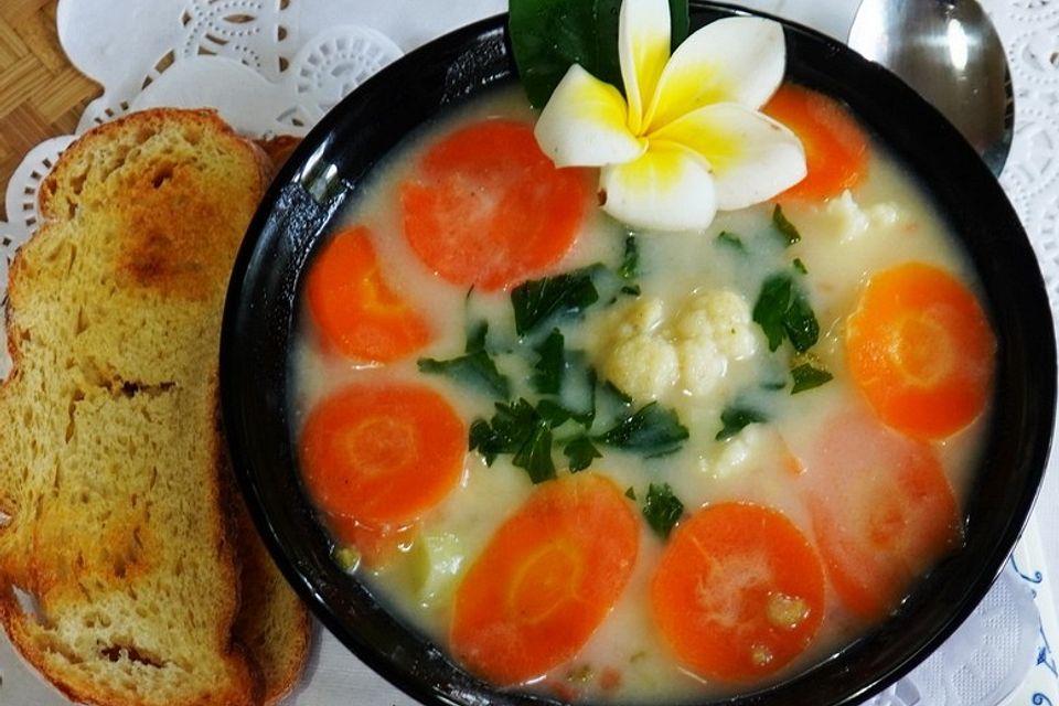 Kartoffelcremesuppe mit Blumenkohl