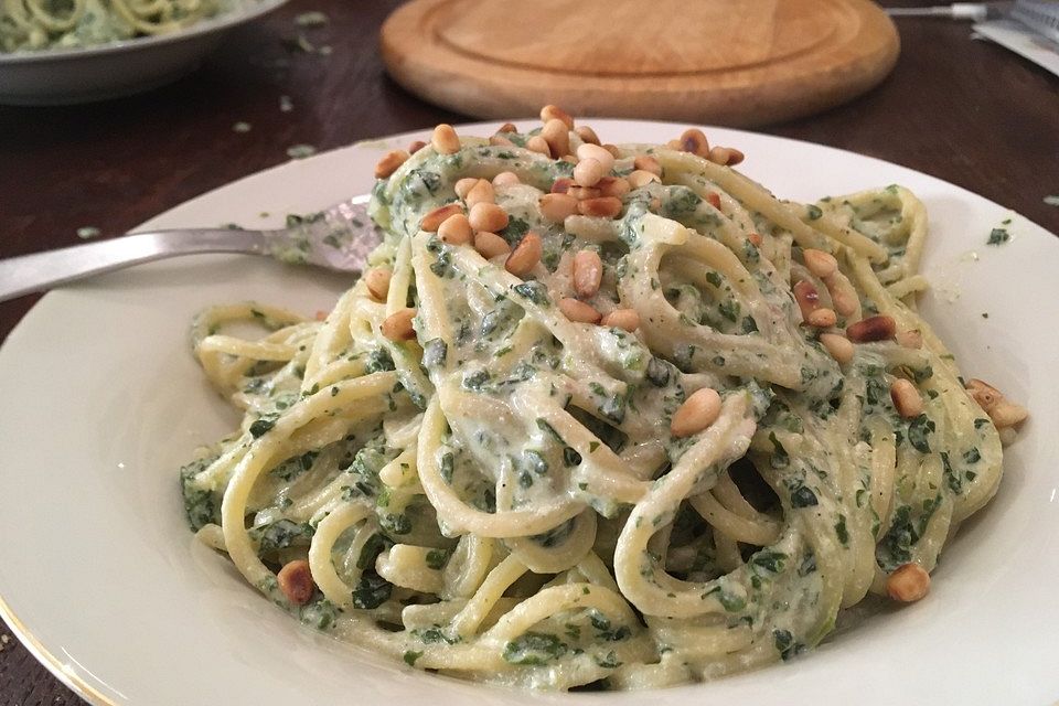 Pasta mit Spinat-Ricotta-Weißweinsoße