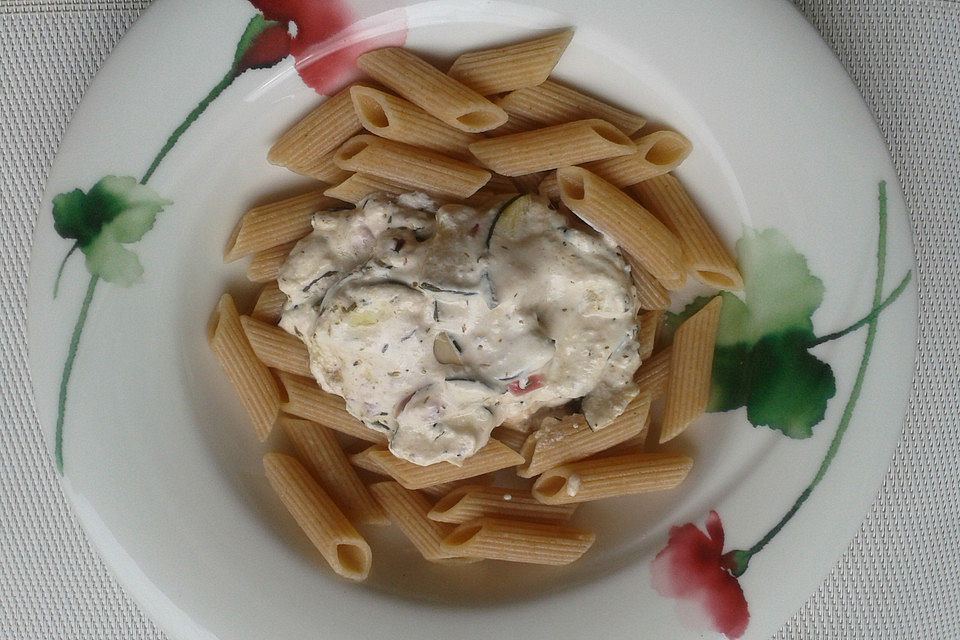 Pasta mit Zucchini und Ziegenfrischkäse