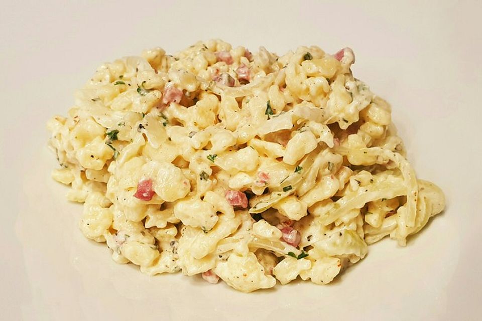 Cremige Spätzle mit Speck, Zwiebeln und Frischkäse