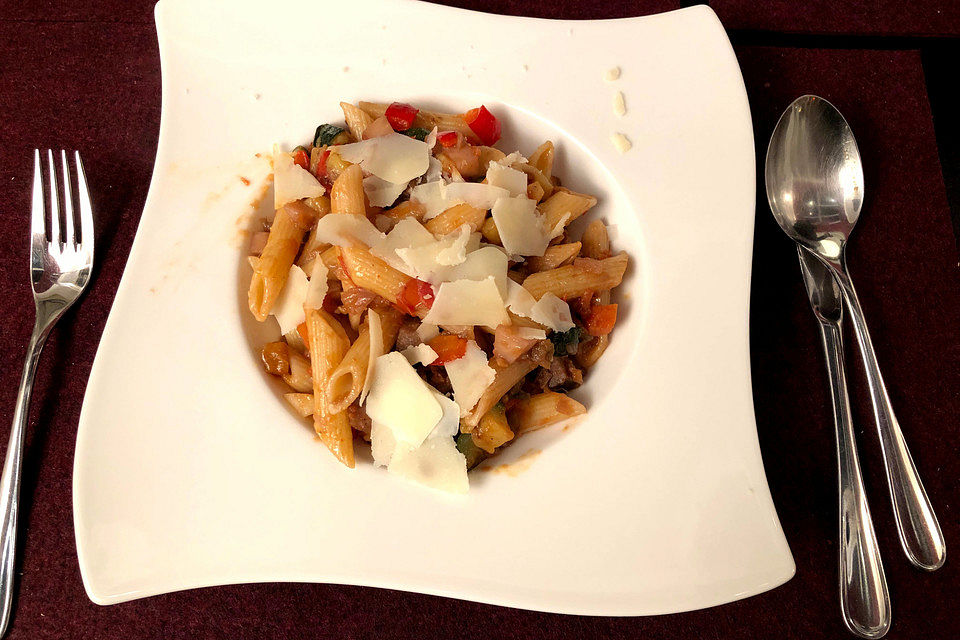 Penne Rigate mit Gemüsebolognese