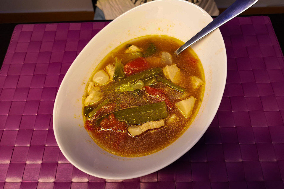 Sinigang na Baboy - Philippinische Suppe mit Schweinefleisch