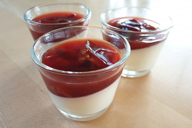 Panna Cotta auf Glüh-Zwetschgen von FroileinTina| Chefkoch