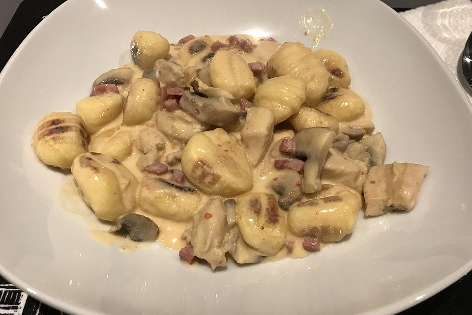 Gnocchi-Pfanne mit Hähnchen und Champignons