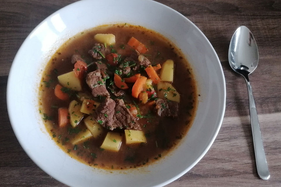 Echte Gulaschsuppe