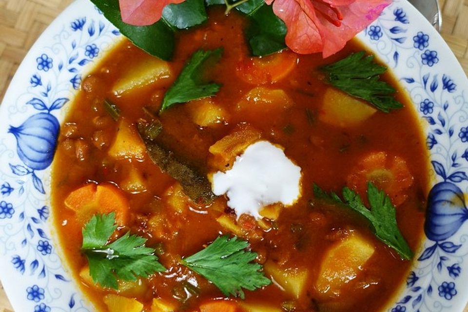 Indische Linsensuppe mit Ananas und Gemüse