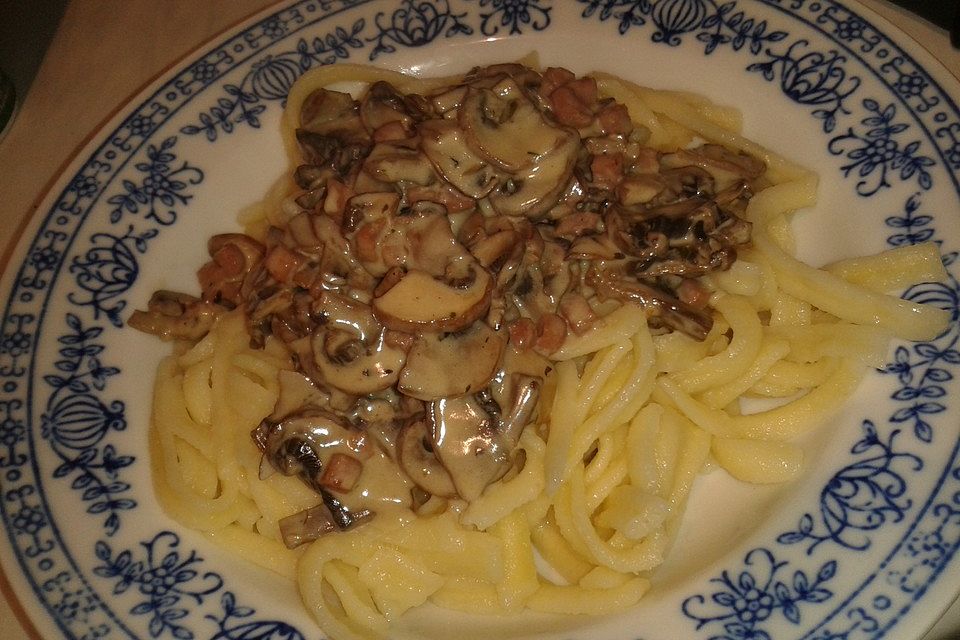 Rahm-Pfifferlinge mit Spätzle