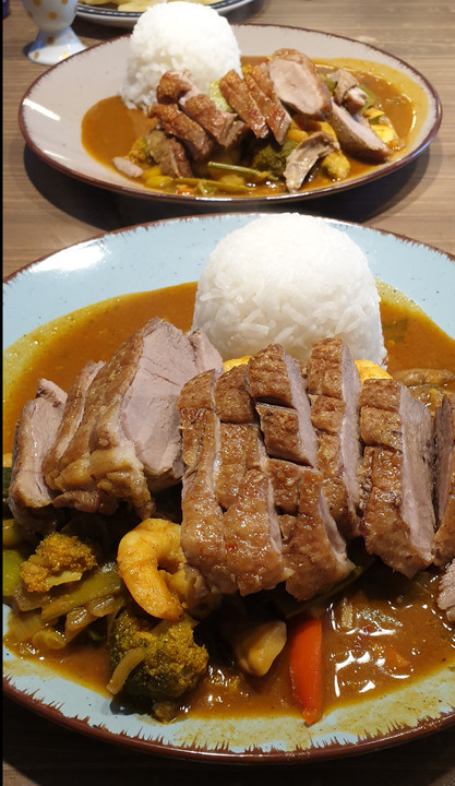 Knusprige China-Ente mit Gemüse und BBQ-Sauce nach Hoi-An-Art