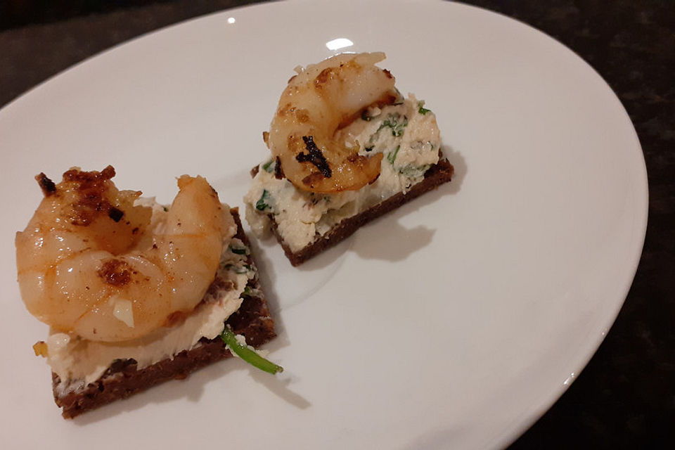 Zitronen-Scampi auf Schwarzbrot