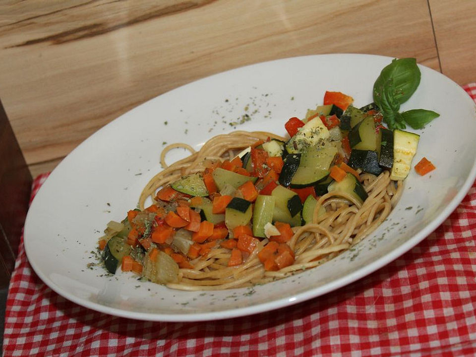 Spaghetti mit Knoblauch und gebratenem Gemüse von mu3sl33| Chefkoch