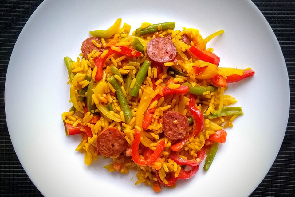 Gebratener Reis mit Gemüse und Chorizo