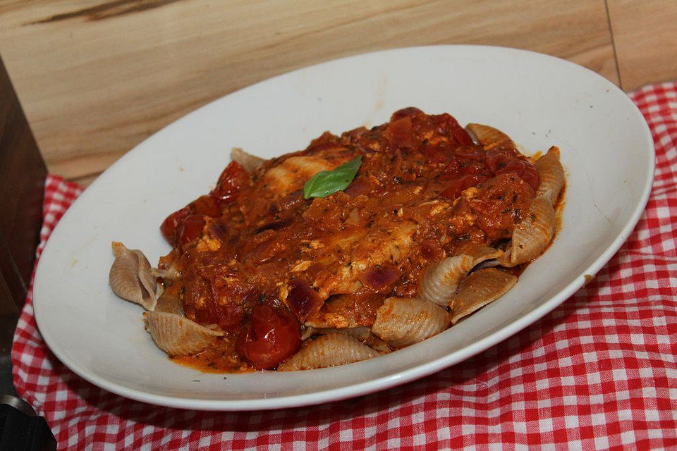 Pasta mit Lachs-Tomaten-Sauce