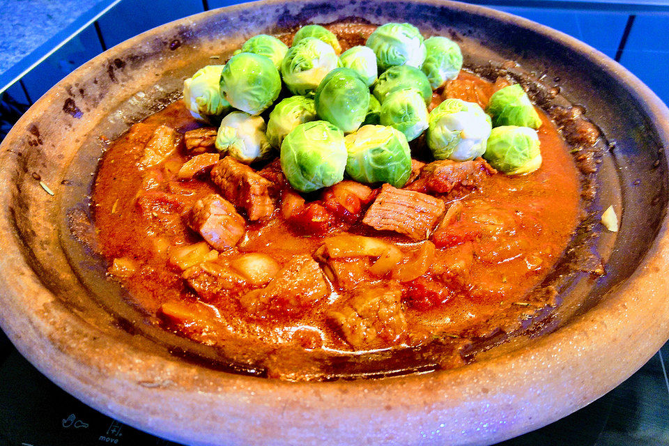 Tajine mit Rind und Rosenkohl