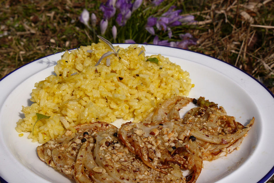 Gebratener Fenchel in würziger Nuss-Kruste mit Safran-Steinpilzrisotto